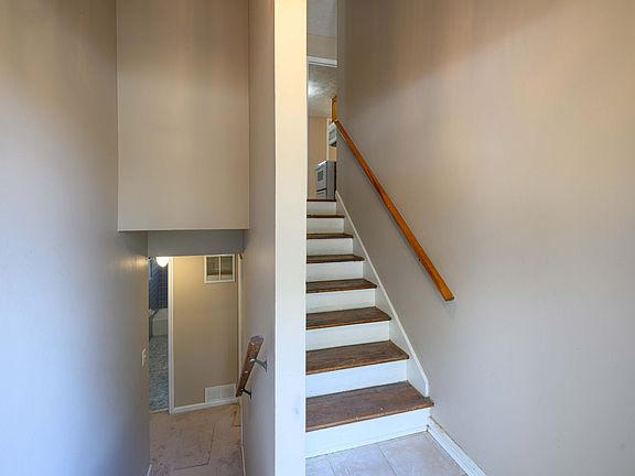 3rd image of 1264 Morrow Rd