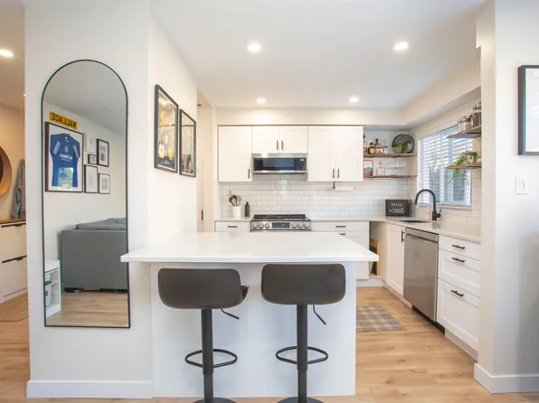 1381 Martin St #202, White Rock, BC V4B 3W6