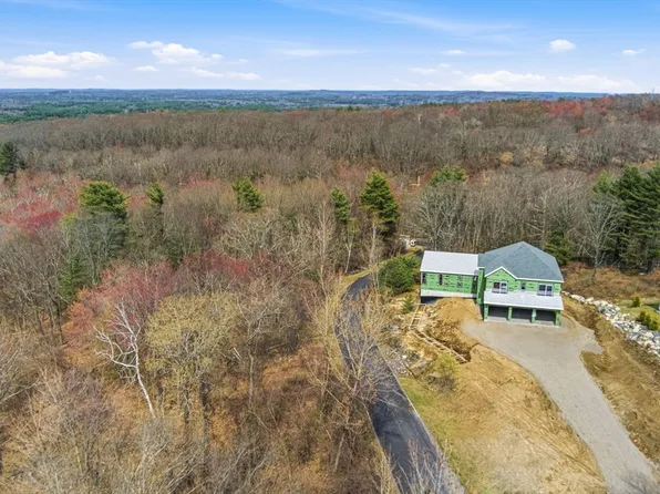 135 Nobscot Dr, Framingham, MA 01701