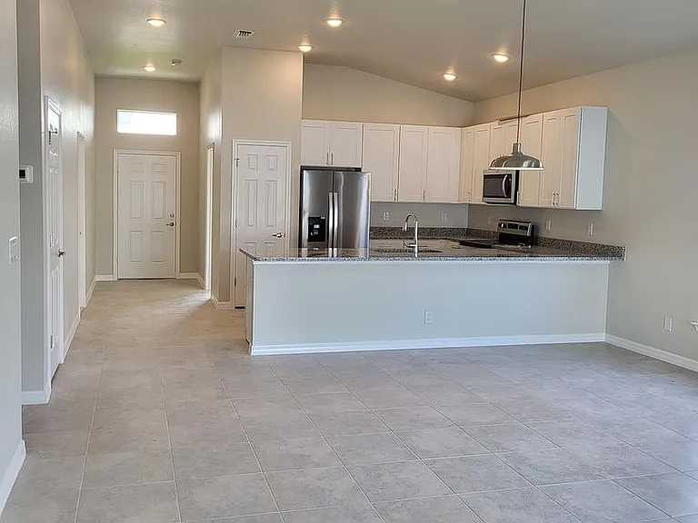 467 NE 1st Ave — Photo 37