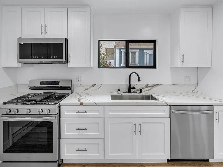 3157 Vera Ave #1/2 — Photo 7