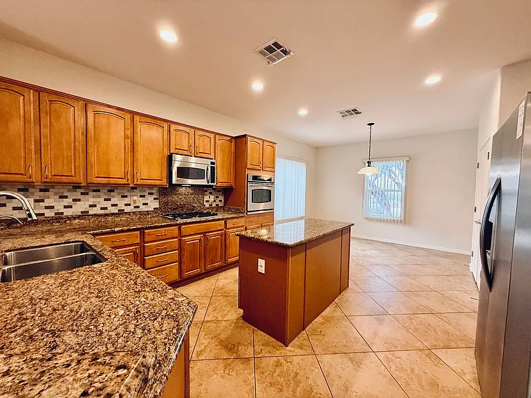 2119 Gunnison Pl — Photo 10
