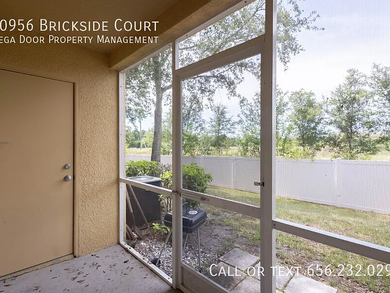 10956 Brickside Ct — Photo 17