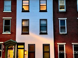 330 S 16th St APT 3F, Philadelphia, PA 19102