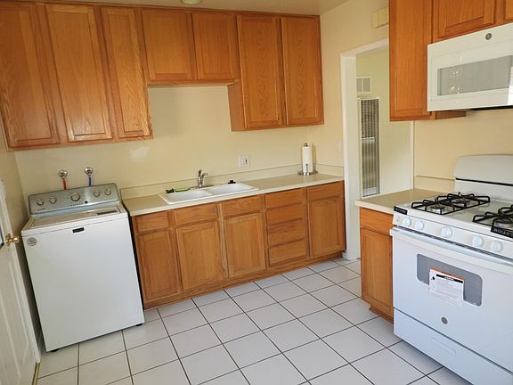 3rd image of 326 N Monte Vista Ave #326