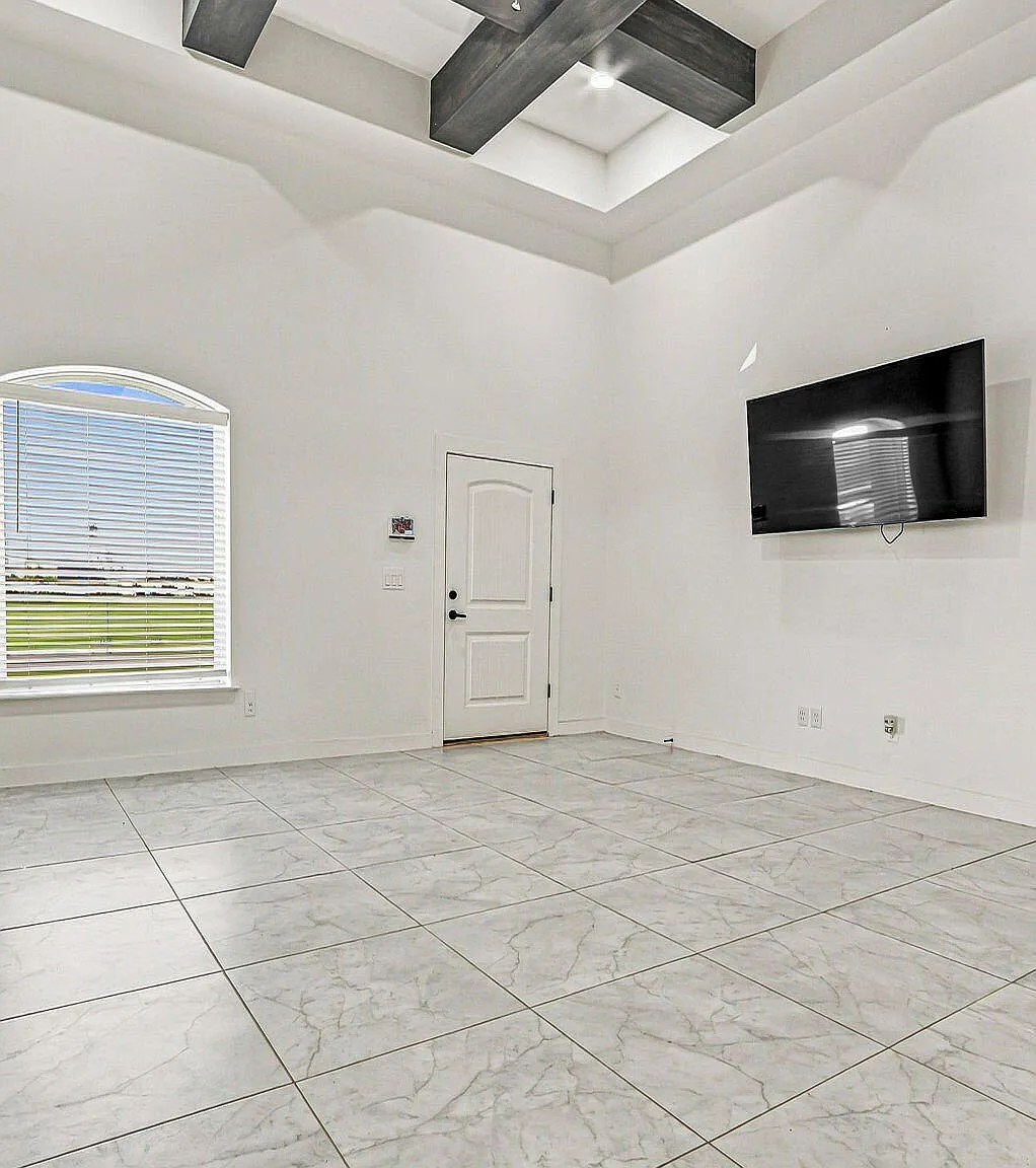 4 bed, 2.0 bath, 1575 sqft, $2,000 — Photo 3