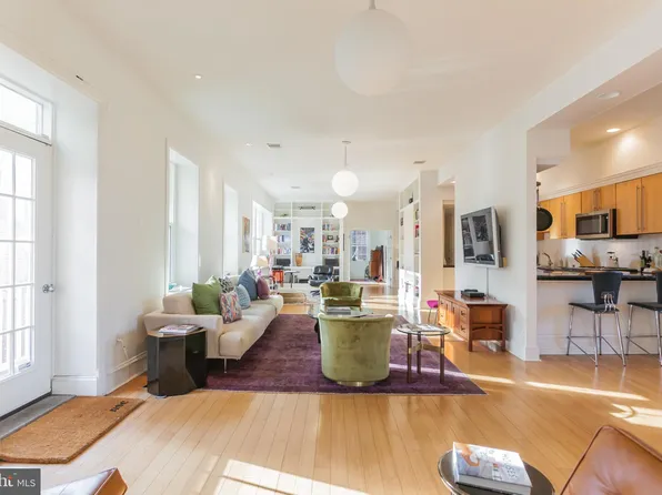 237 Bread St APT 4, Philadelphia, PA 19106
