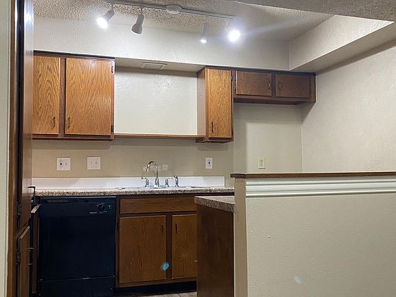 4th image of 310 E Denton Dr #B
