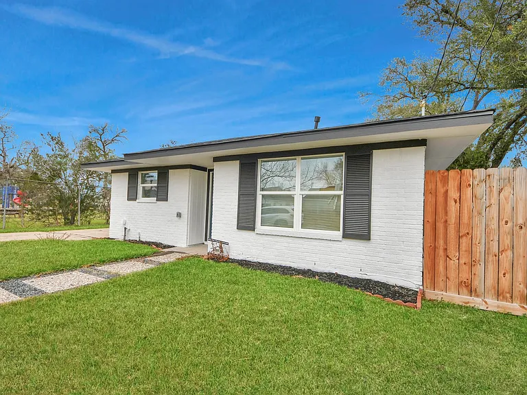 5115 Clay St — Photo 1