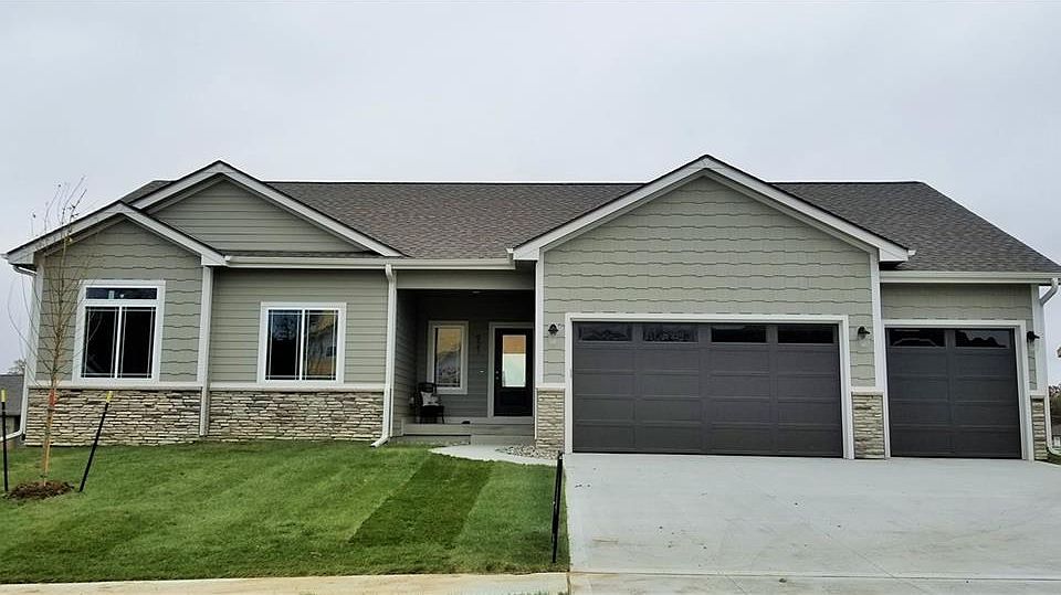 1st image of 921 Cardinal Dr
