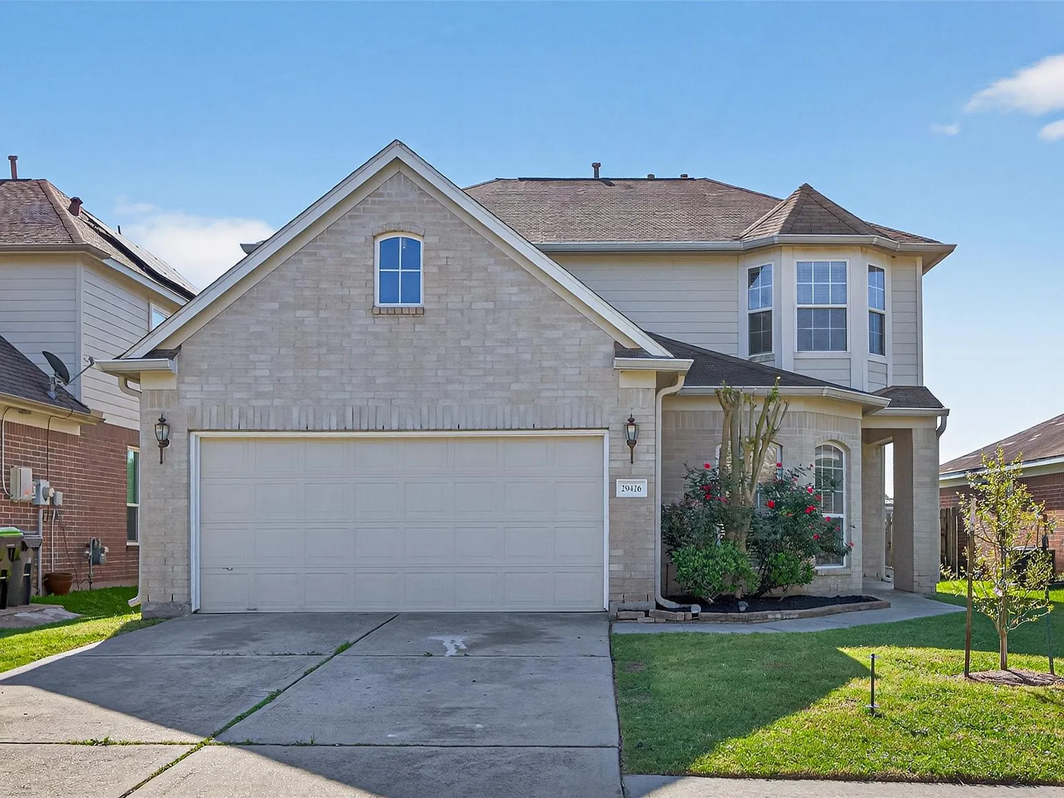 4 bed, 3.0 bath, 2361 sqft, $2,400 — Photo 2