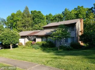 142 E Meadowland Ln, Sterling, VA 20164