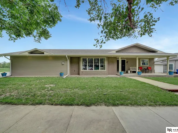 140 N Cottonwood Ave, Clatonia, NE 68328