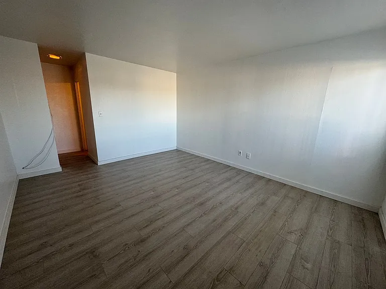 905 W Broadway Ave — Photo 16