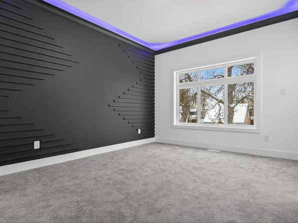 9050 90th St NW, Edmonton, AB T6C 3L9