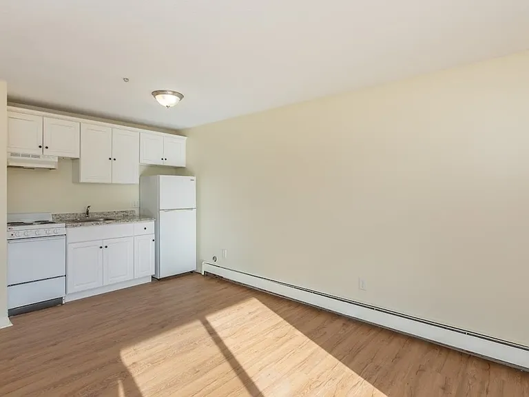 426 Pleasant St #12 — Photo 11