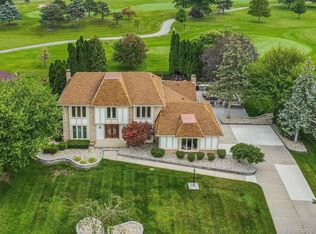 18371 Country Club Cir, Riverview, MI 48193