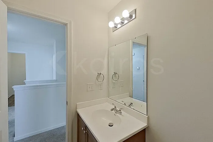 924 Sanford Ln — Photo 13
