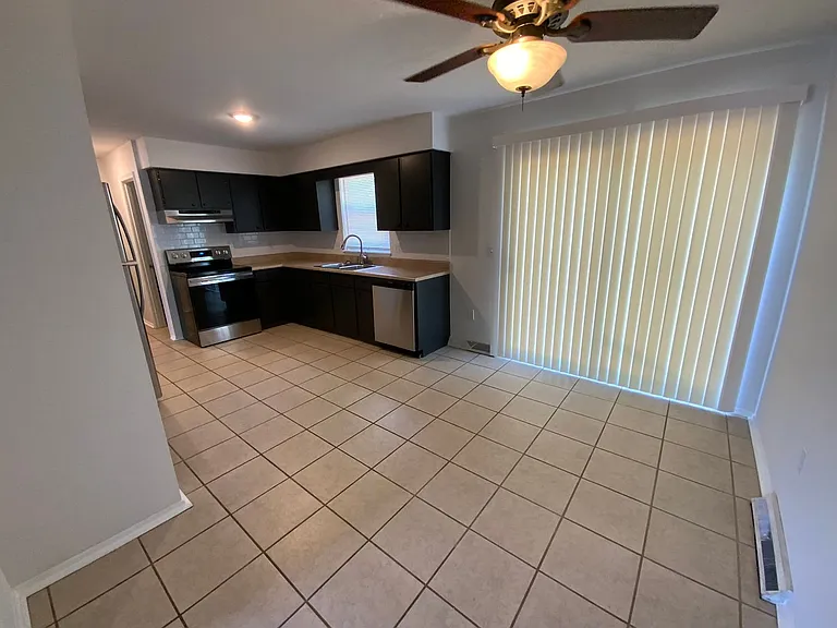 409-411 Brewer Dr — Photo 10