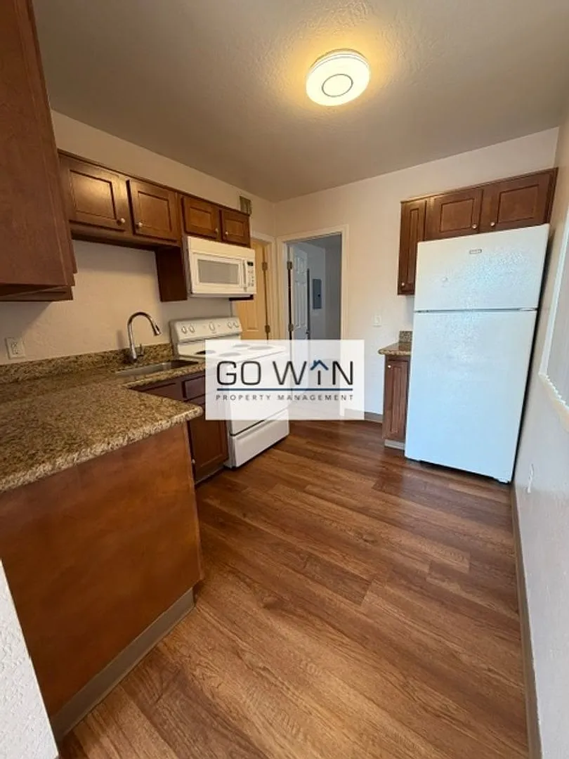 Silver Palms Apts — Photo 2