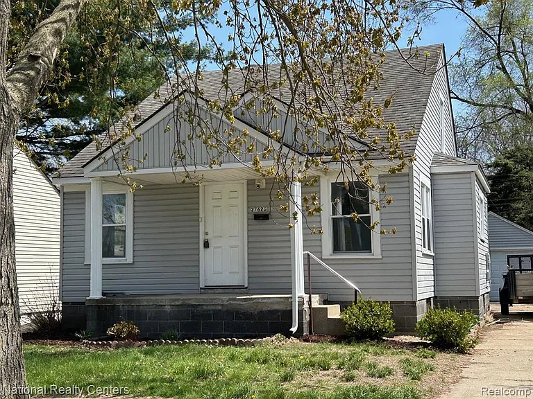 27626 Brettonwoods St — Photo 3