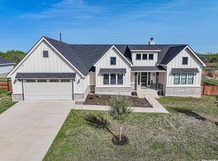 112 W Magnolia, La Vernia, TX 78121