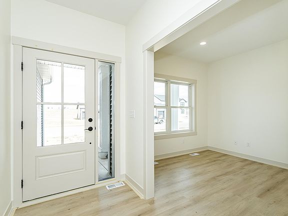 3rd image of 3435 Stonehedge Dr NE