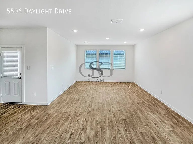 5506 Daylight Dr — Photo 13