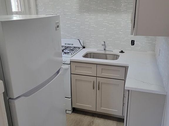 4th image of 1550 N Lafayette St #6