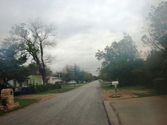 3rd image of 530 Pleasant Oaks Dr