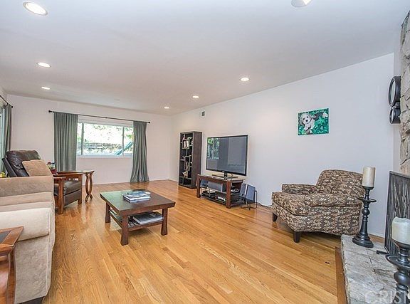 4th image of 5069 Tendilla Ave