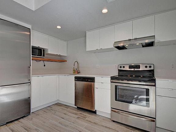 3rd image of 8812 Dawnridge Cir APT 101