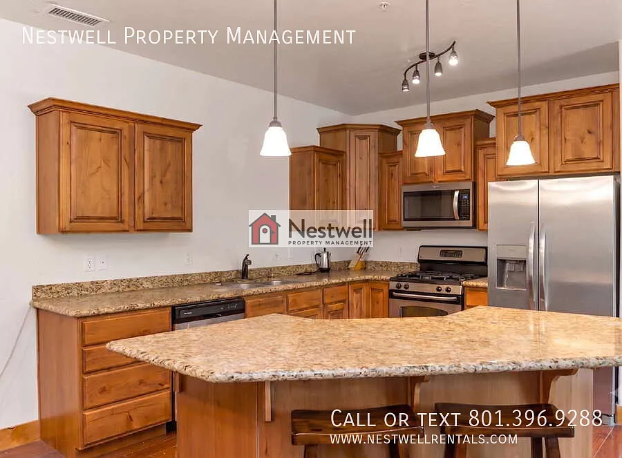 Spacious 3-bed Condo in Park City — Photo 3