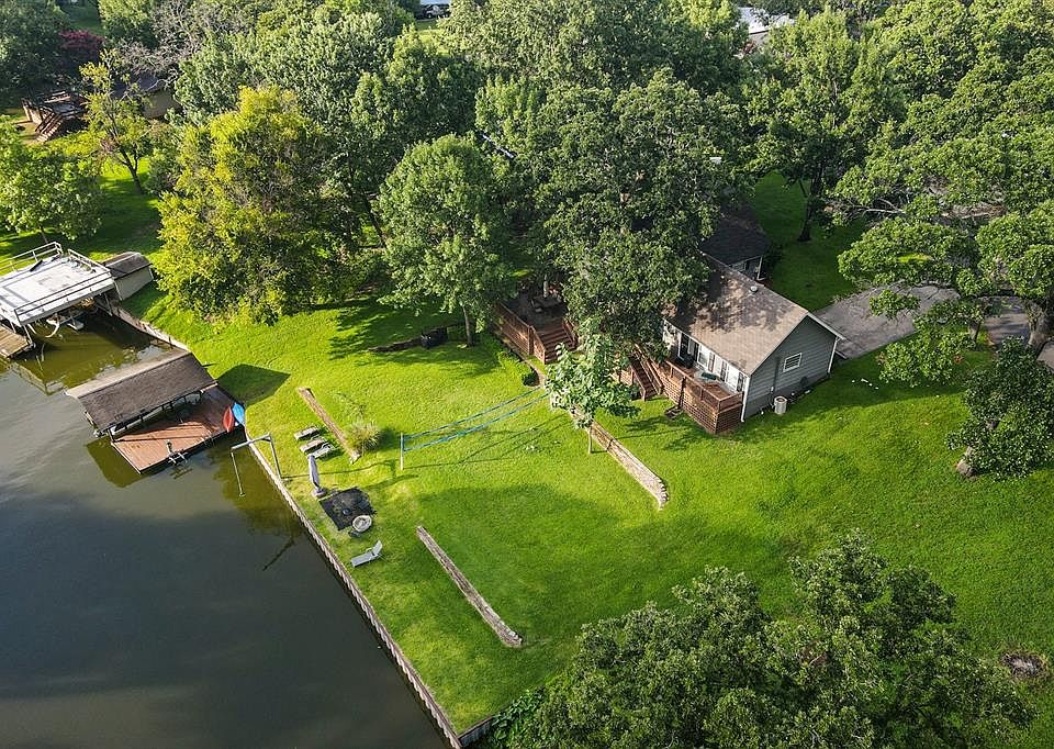 1st image of 120 Wood Crest Dr