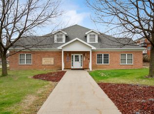 1607 Wingate Dr APT 12, Dubuque, IA 52002