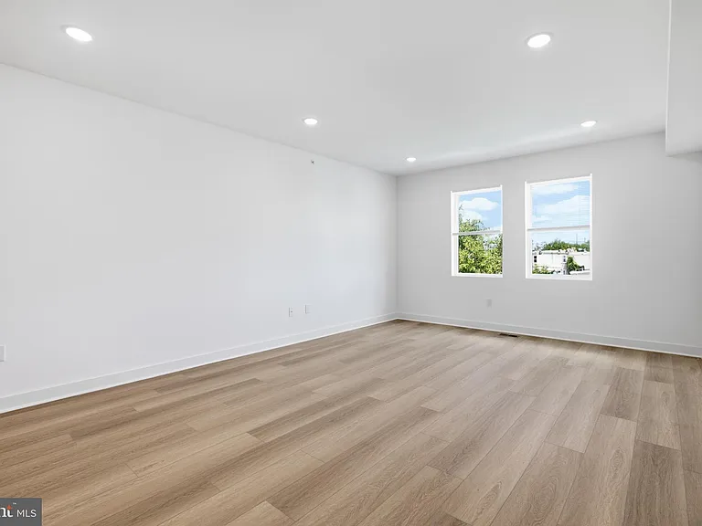 3931 Fairmount Ave #3 — Photo 13