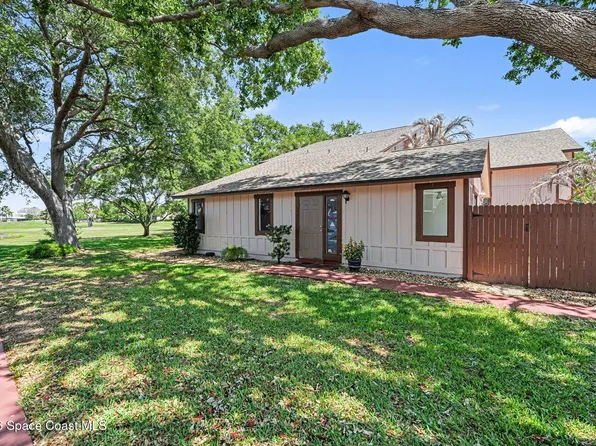 5 Fairway Dr APT 5, Cocoa Beach, FL 32931