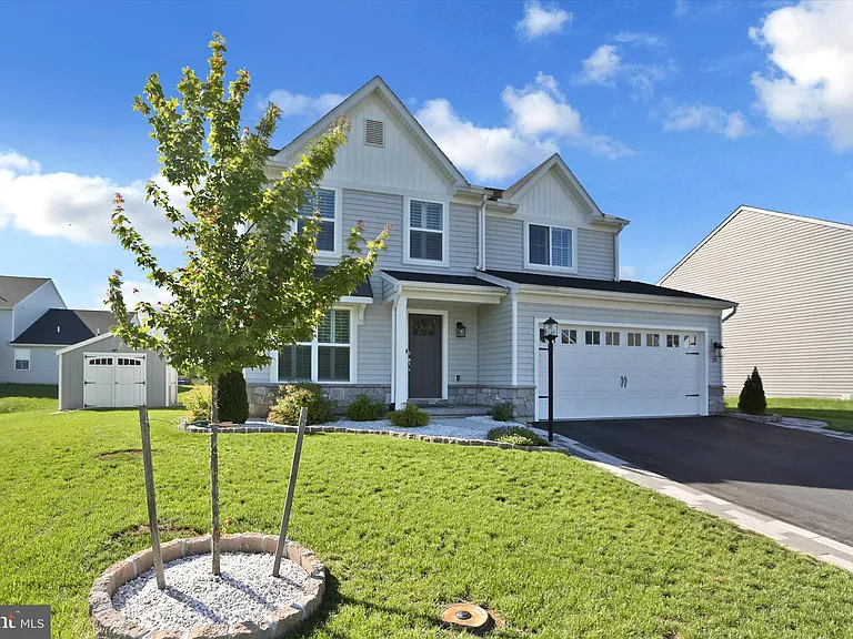 28 Long Bend Dr — Photo 2