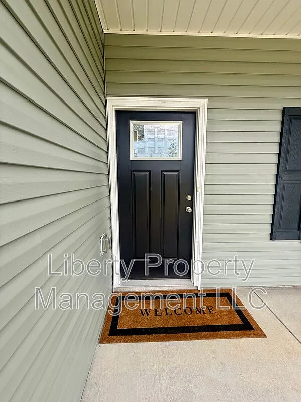 3 bed, 2.0 bath, 1294 sqft, $1,700 — Photo 3
