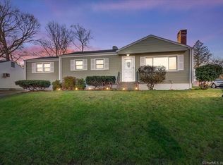 11 Woodland Dr E, Groton, CT 06340