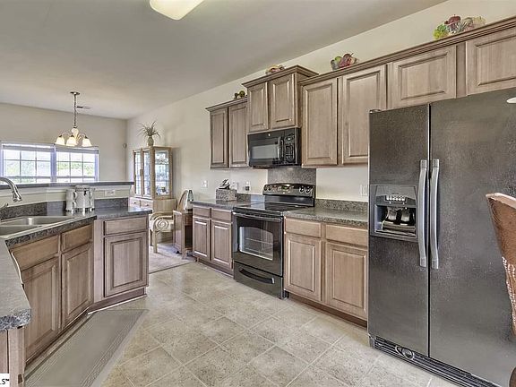 5th image of 112 Eagle Creek Dr