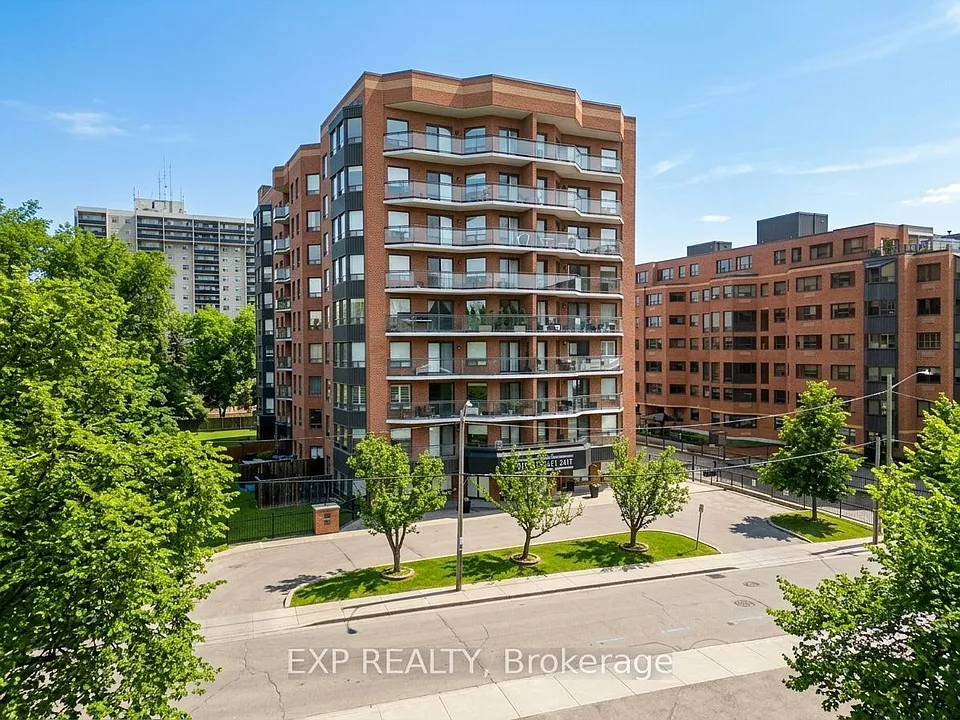 10 Ellen St E #809
