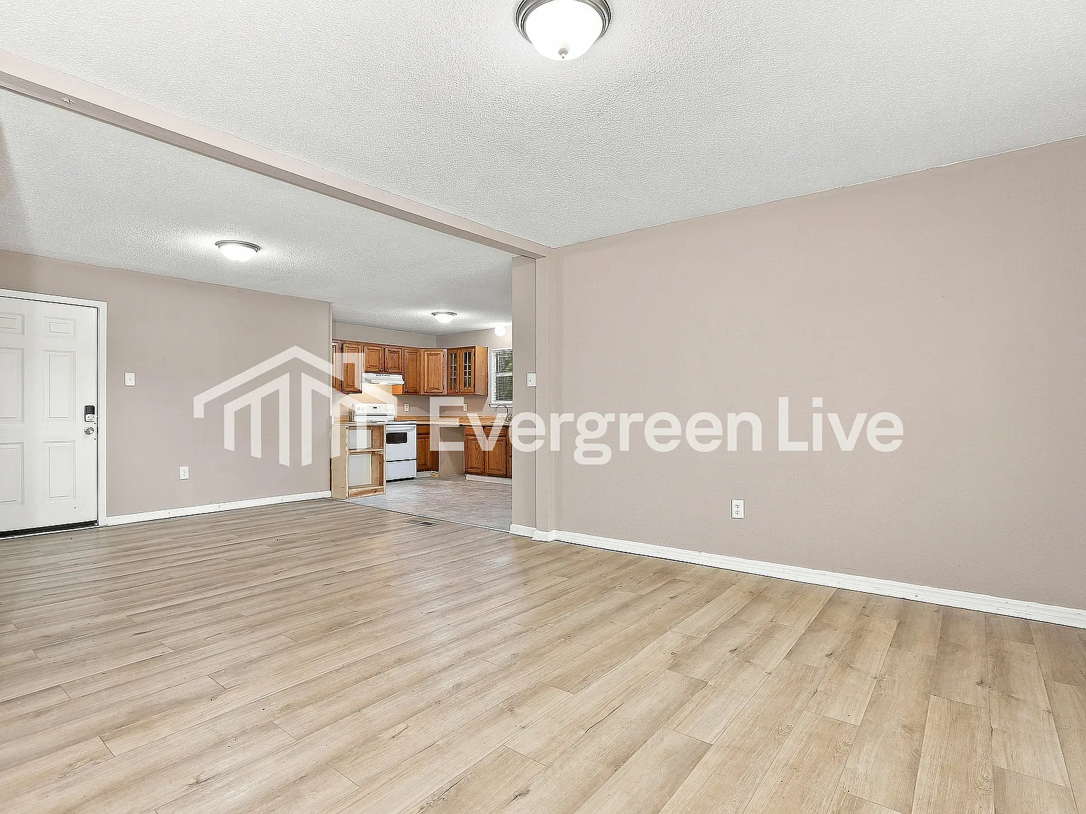 3 bed, 1.0 bath, 1080 sqft, $995 — Photo 2