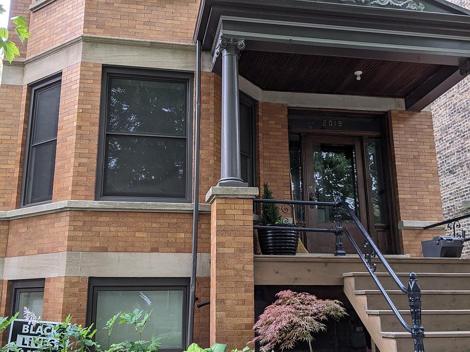 Front of house with welll-maintaineed garden