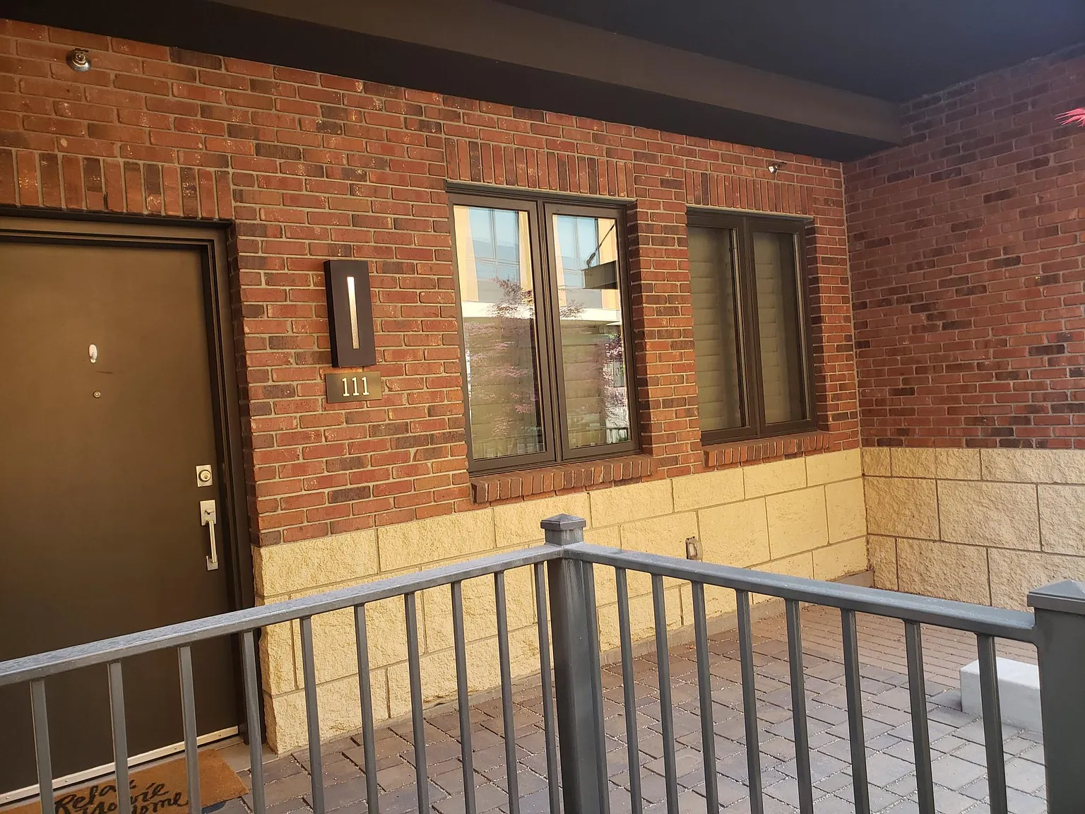 1 bed, 1.5 bath, 689 sqft, $1,800 — Photo 3