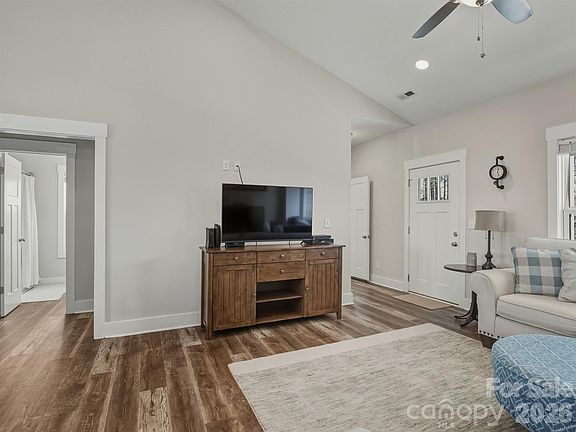 5th image of 9464 Riviera Dr