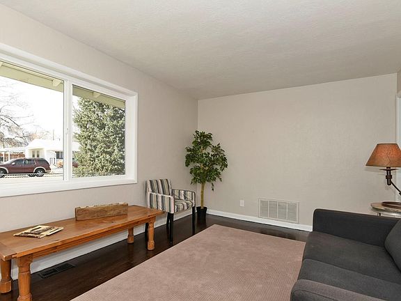 5th image of 2636 S Knox Ct