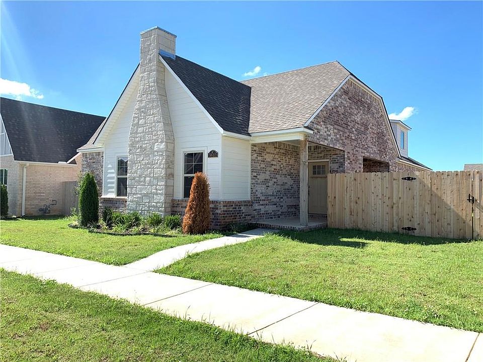 2nd image of 3810 N Maclura Way