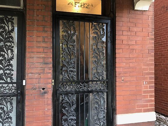 5th image of 4582 Clarence Ave #A
