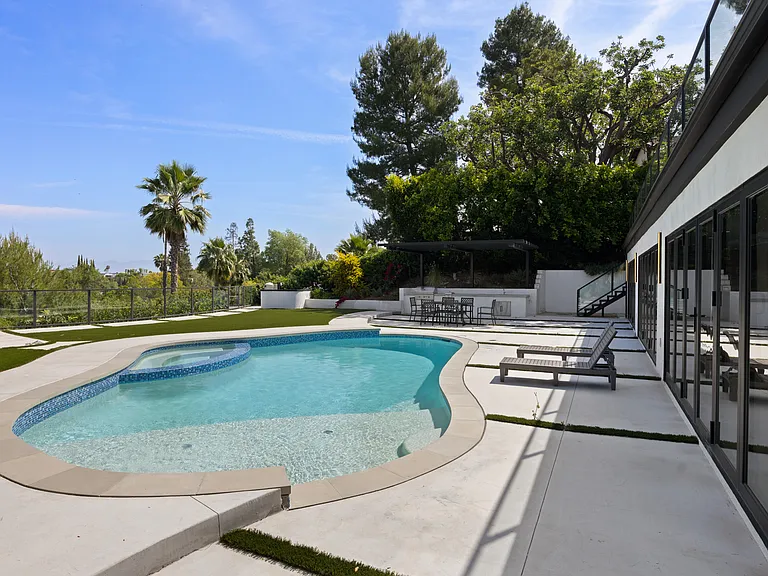 18101 Green Meadow Dr — Photo 49